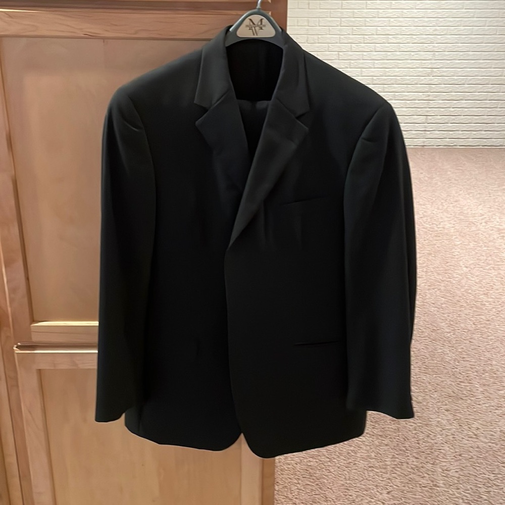 Andrew fezza black suit pleated pants 42R top 36 bottoms excellent condition